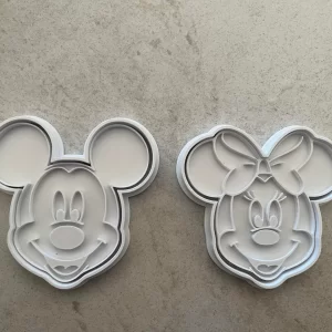 Cortadores de biscoitos e carimbos do Mickey e da Minnie Mouse